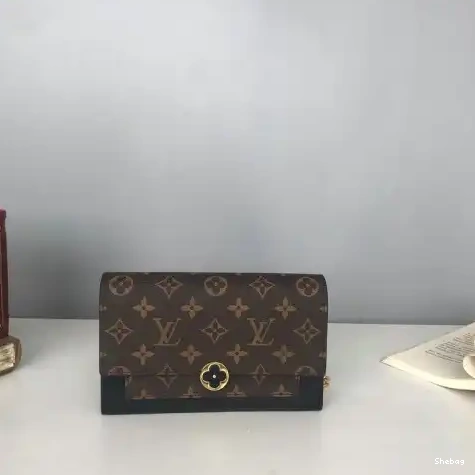 19T1L0256 LV Bags 0824